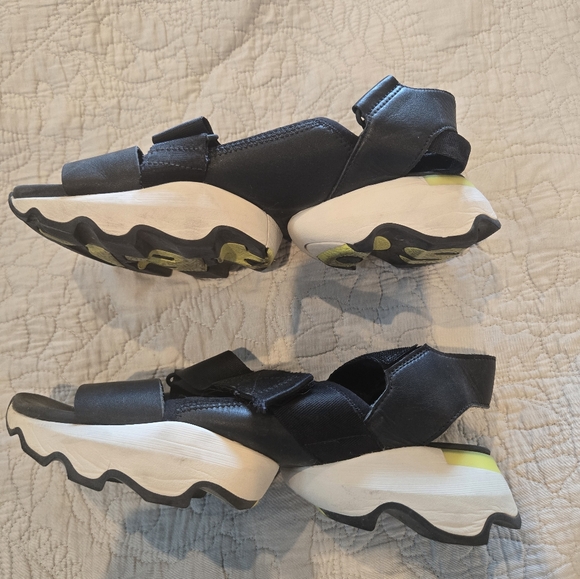 Sorel Kinetic Impact Sandals Size 10 - Picture 7 of 10